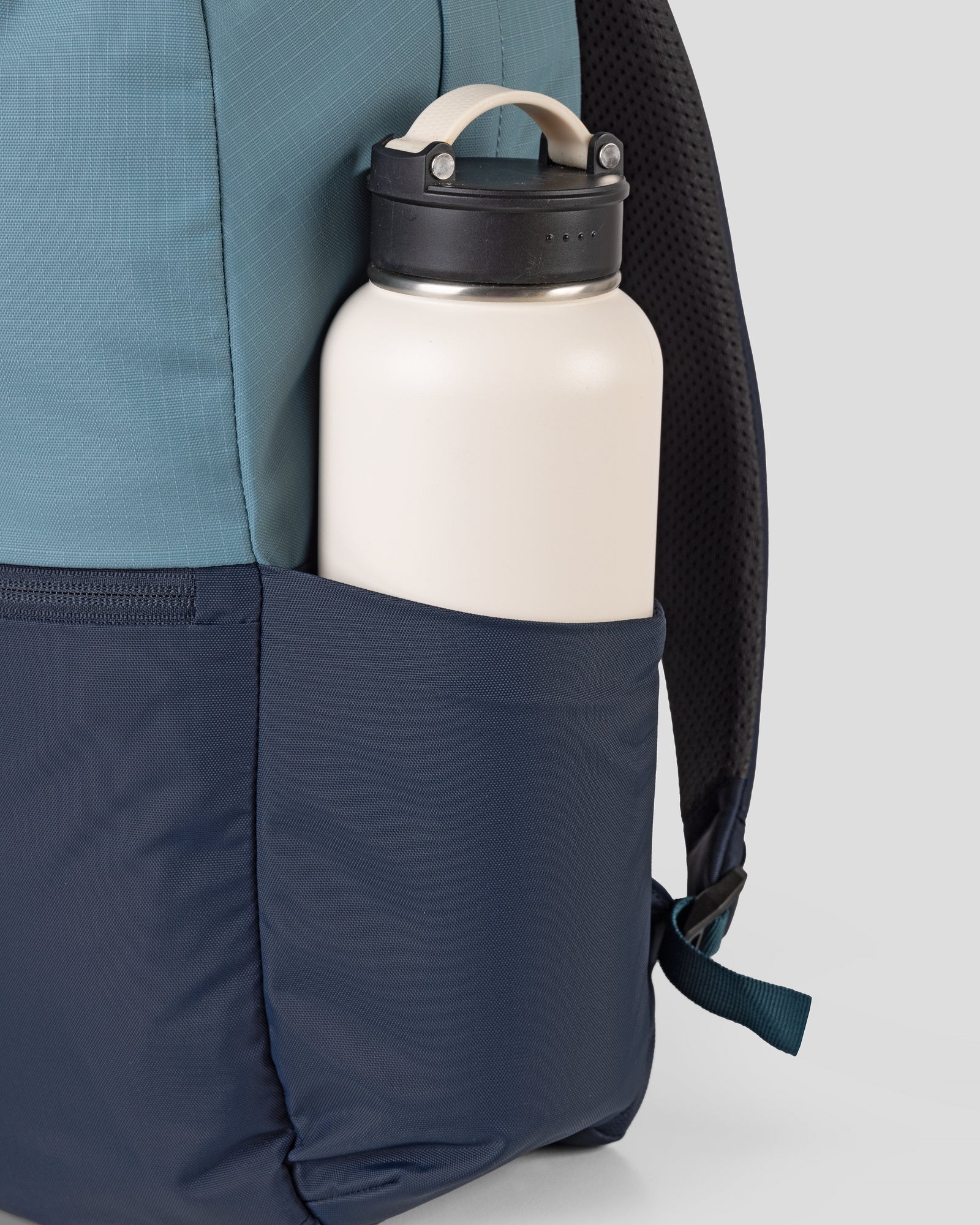 Axon Everyday Backpack - Washed Blue/Pure Navy - Image 3